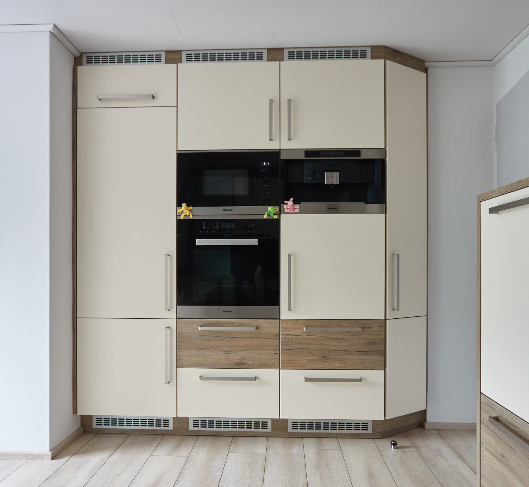 Küche in Dekor U222 ST9 Cremabeige, Kaindl 34141 Eiche Sanremo Bronze