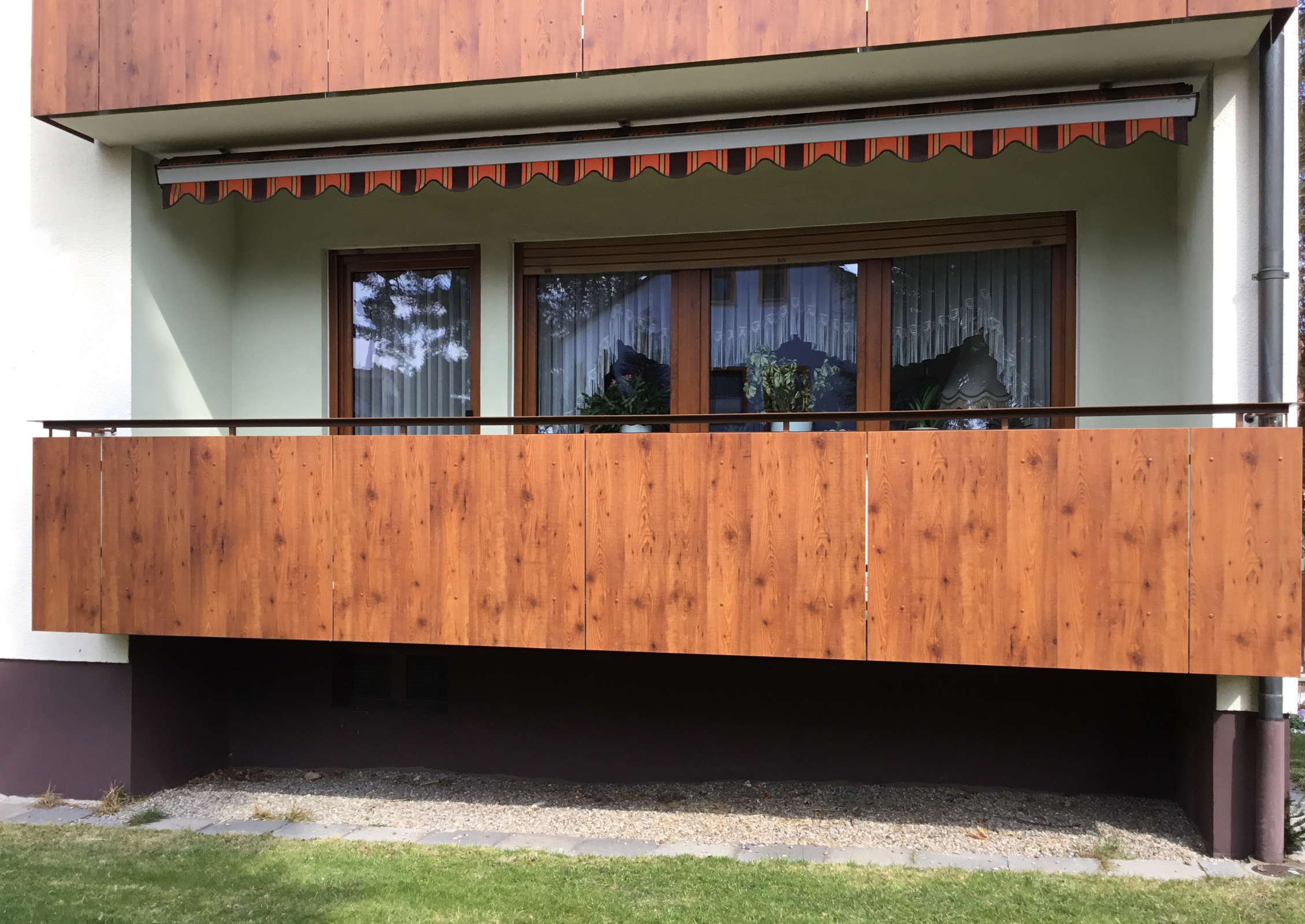 Fundermax Exterior Balkongeländer 0807 Nussbaum Tirano