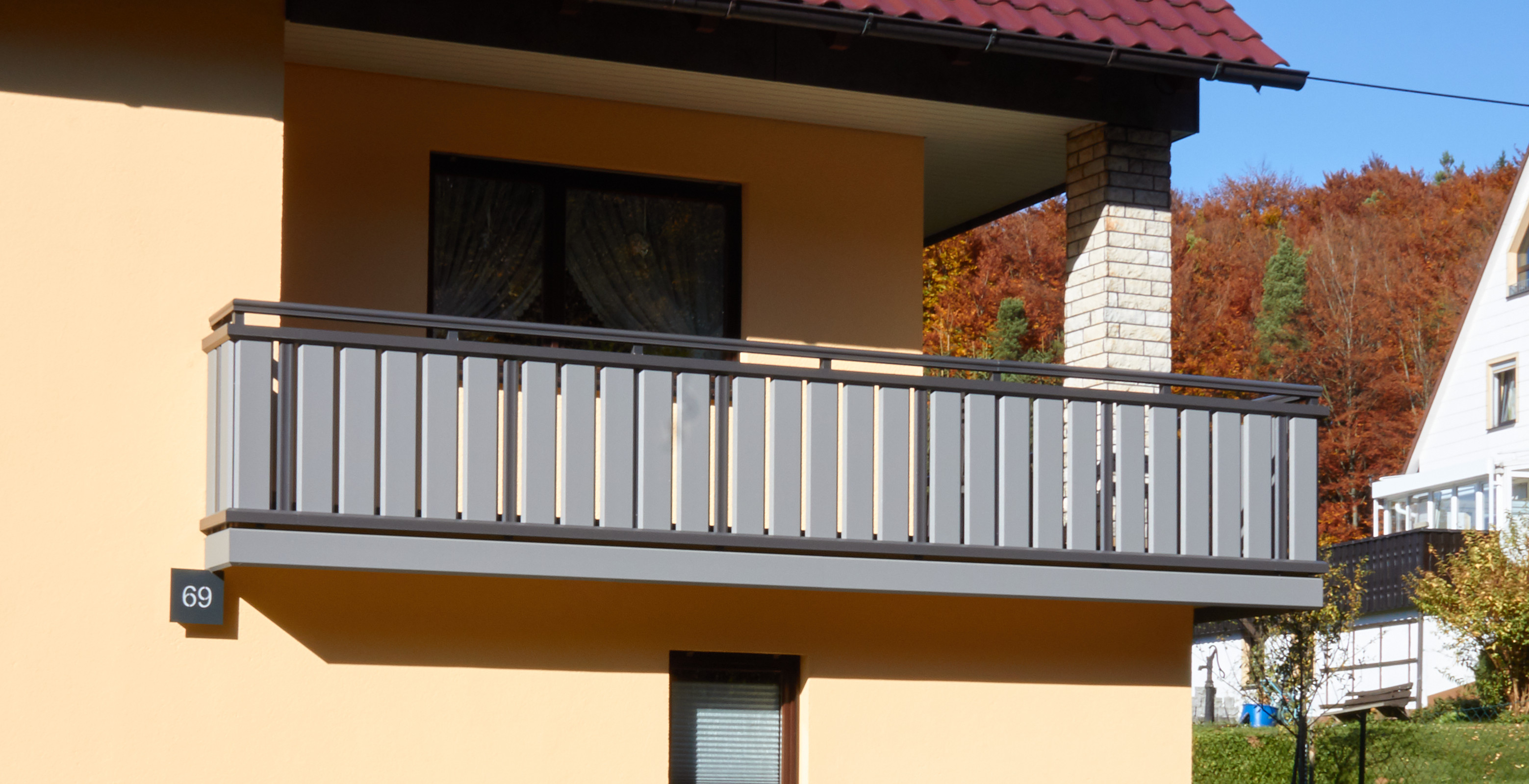 Wartungsfreier Aluminiumbalkon, DB 703 Eisenglimmer dunkel, Eisenglimmer hell