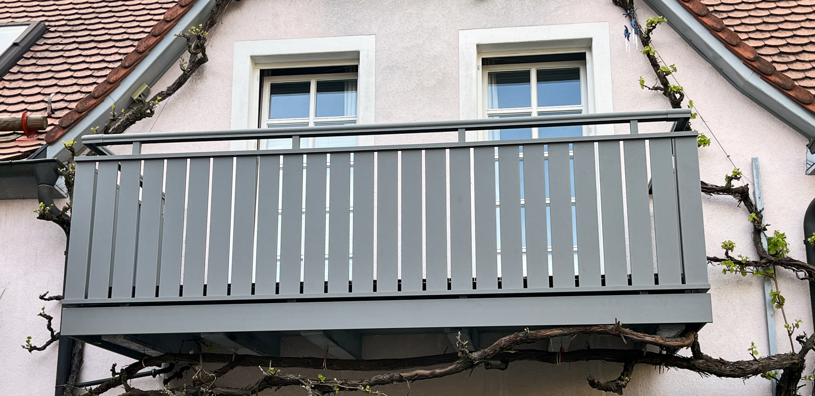 Wartungsfreier Aluminiumbalkon, Eisenglimmer hell