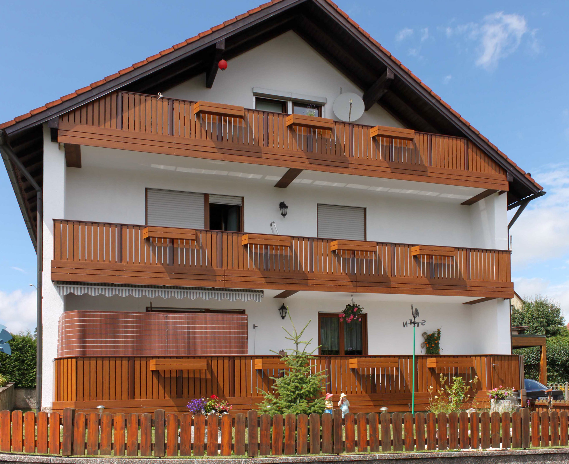Wartungsfreier Balkon Holzdekor