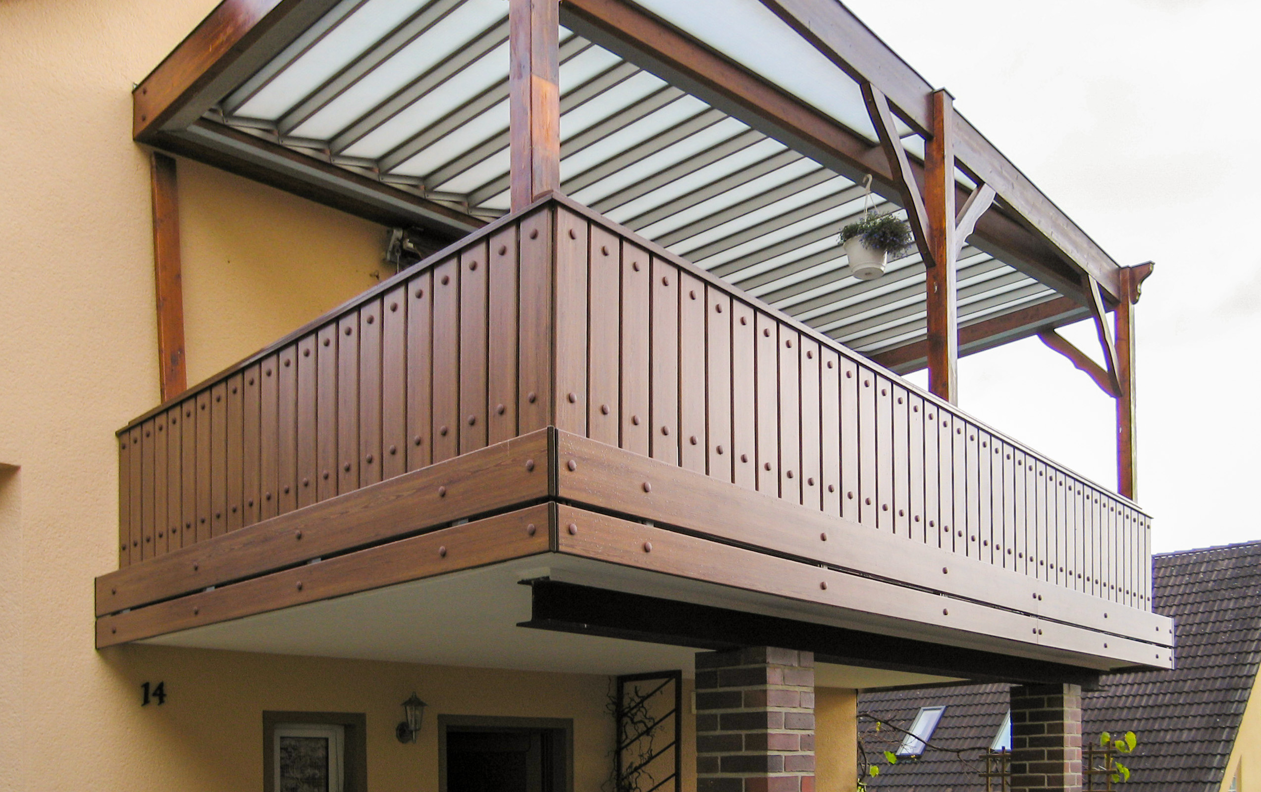 Wartungsfreier Balkon Holzdekor