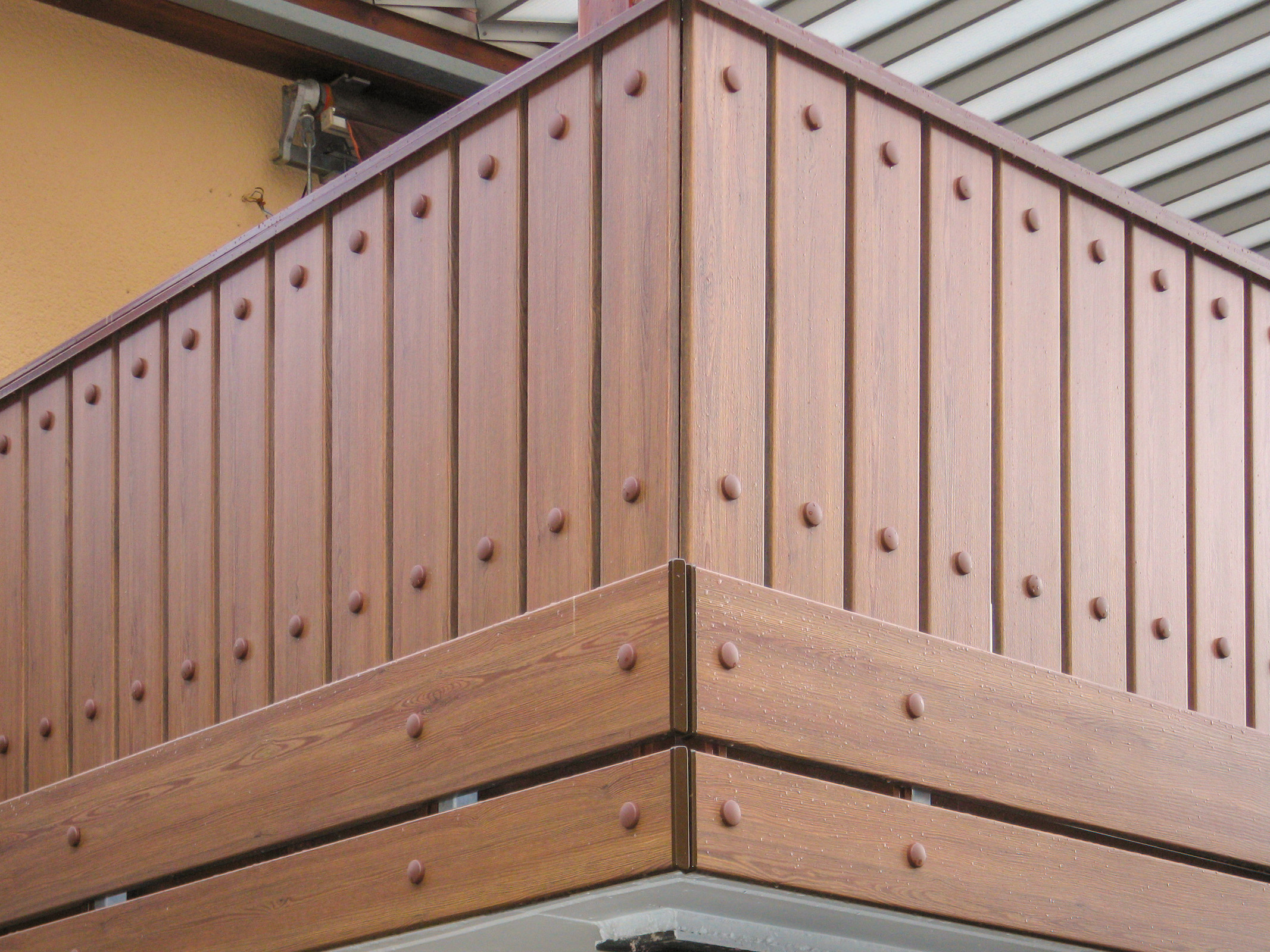 Wartungsfreier Balkon Holzdekor