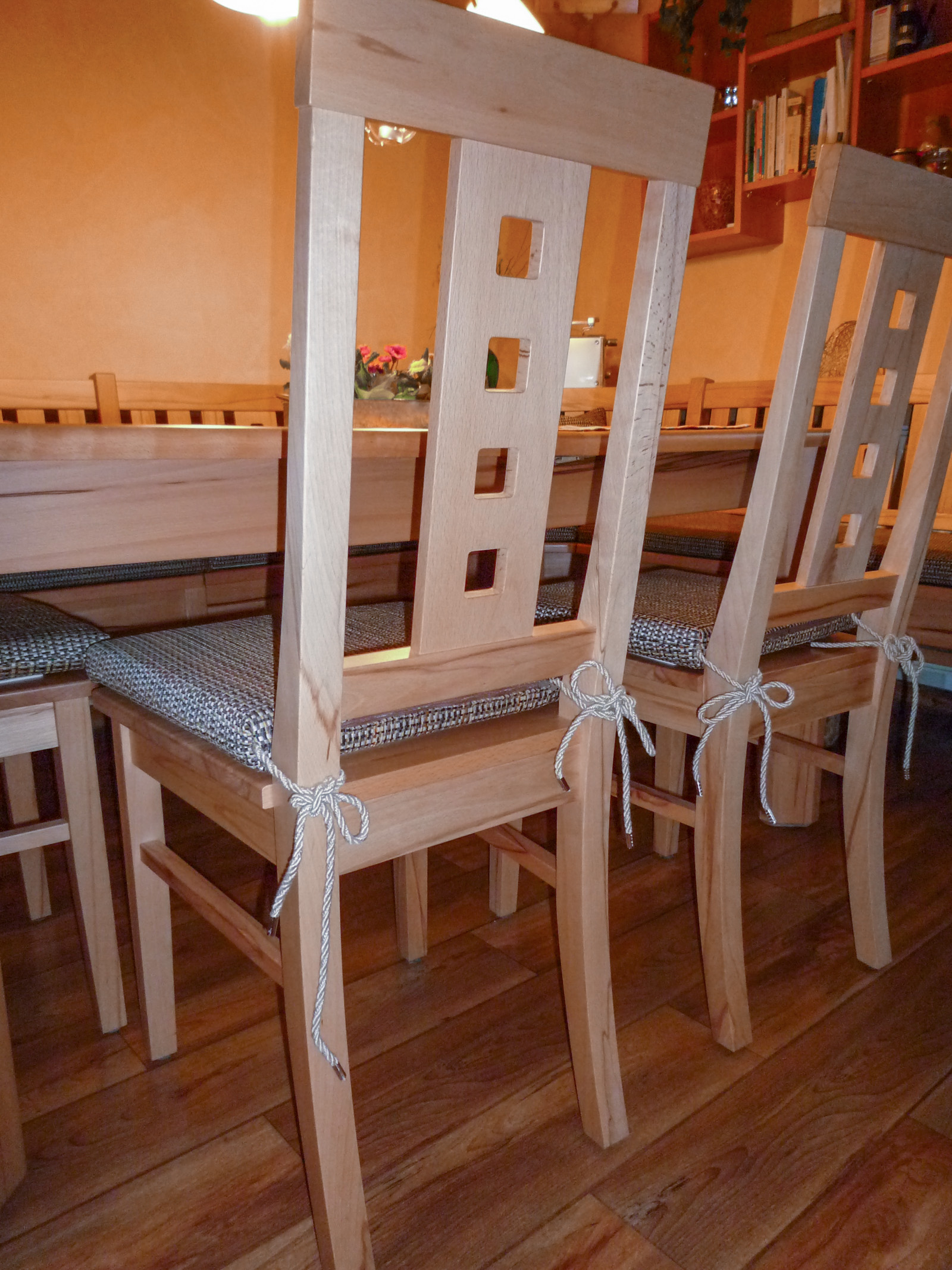 Eckbank mit Tisch und Stühlen Kernbuche