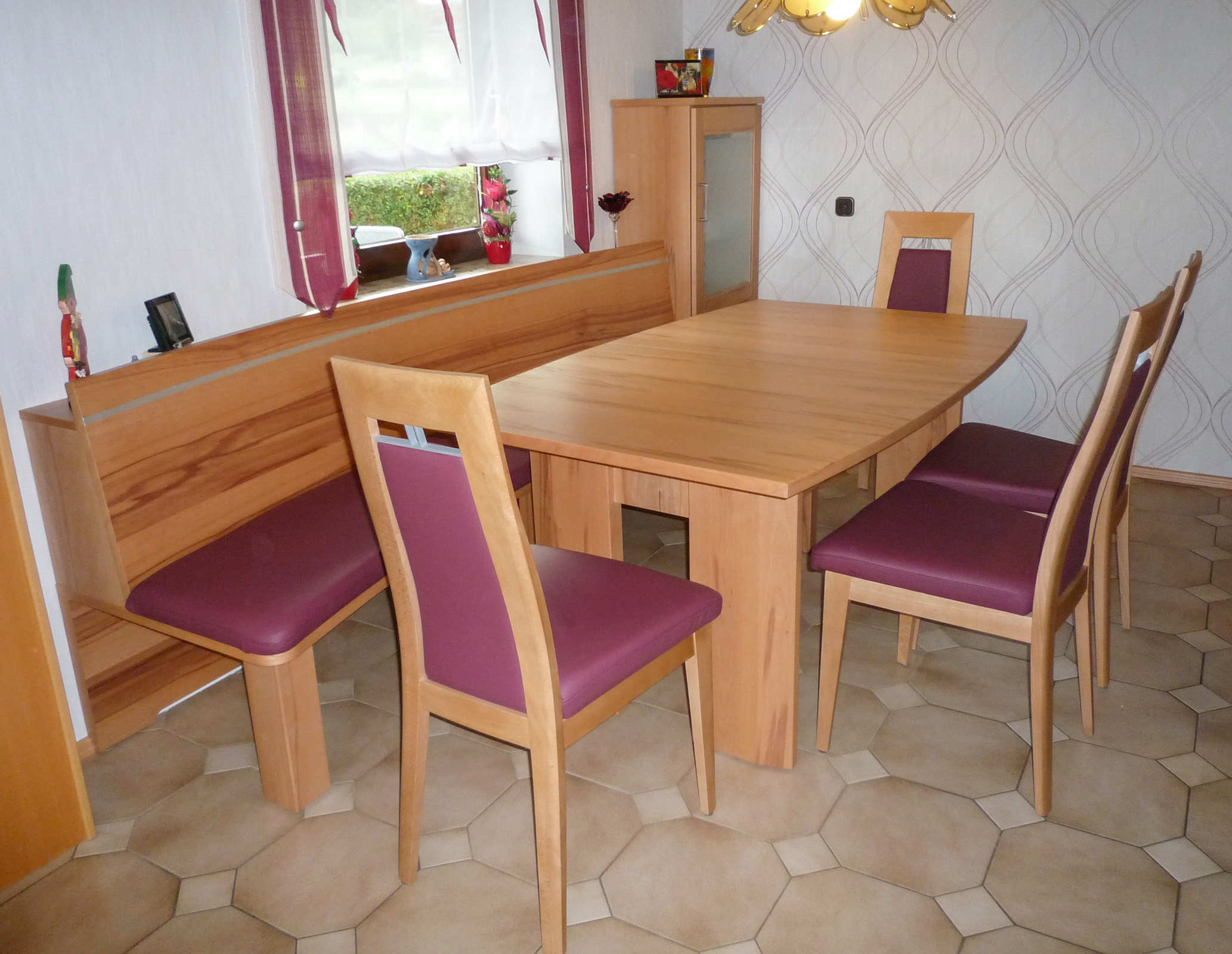 Eckbank mit Tisch und Stühlen Kernbuche