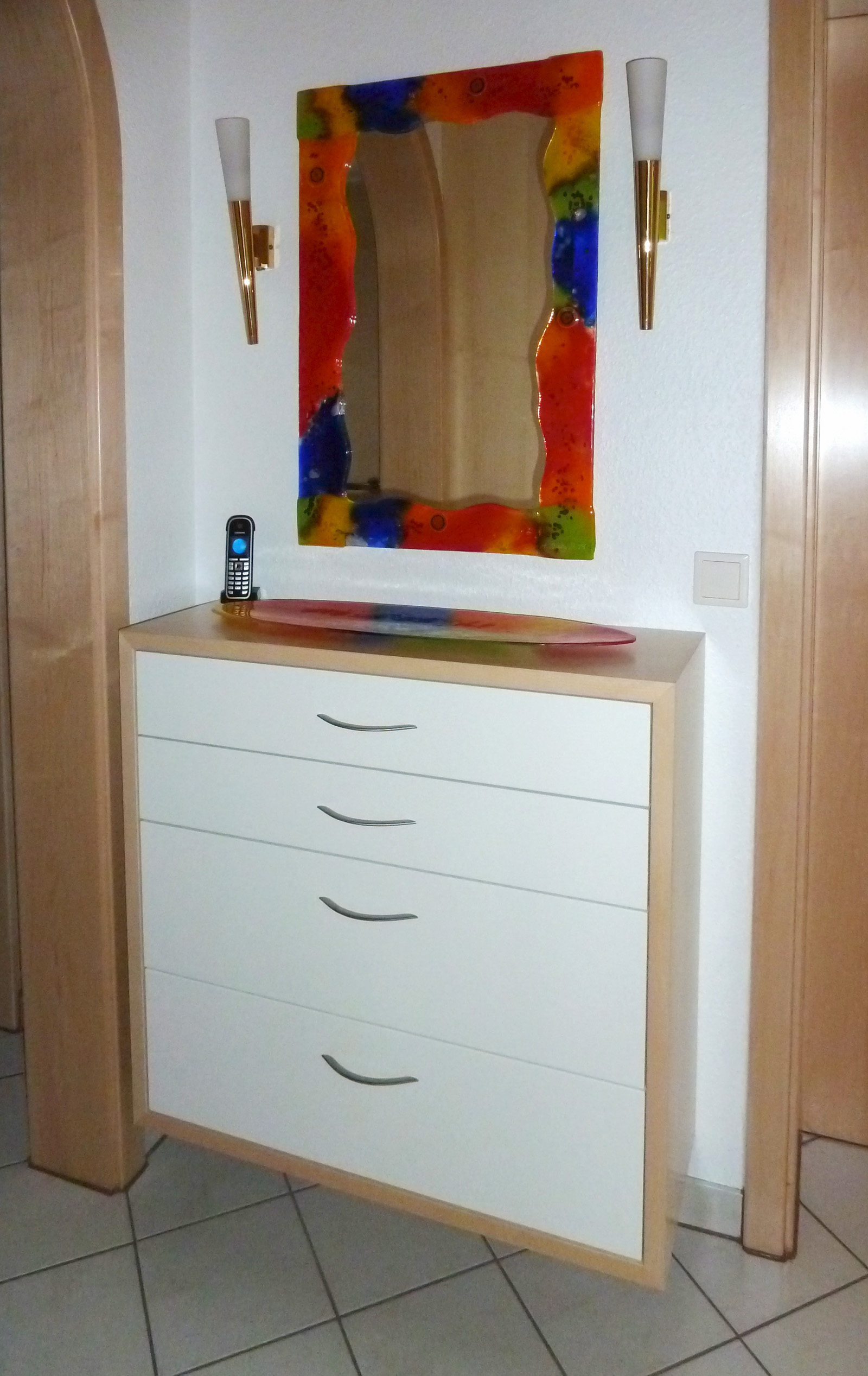 Sideboard Ahorn, Fronten weiß lackiert