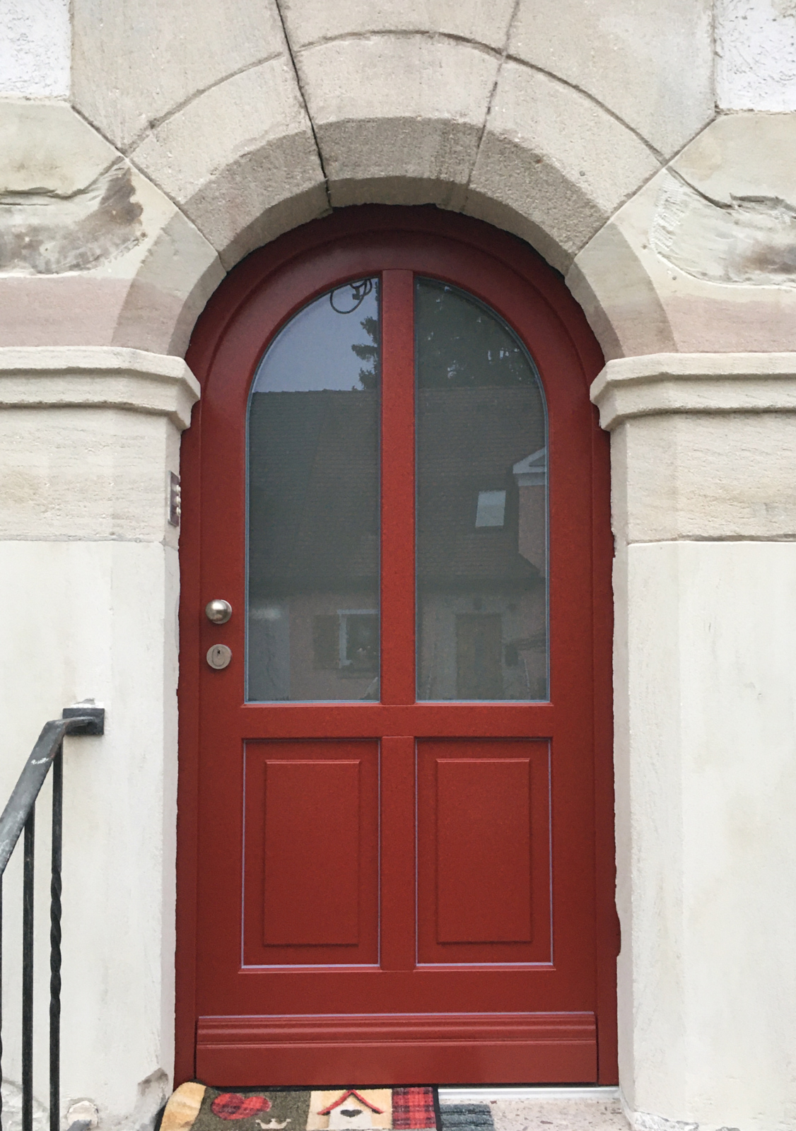 Holz-Haustüre Rundbogen Wertbau nach NCS S 3560-Y90R