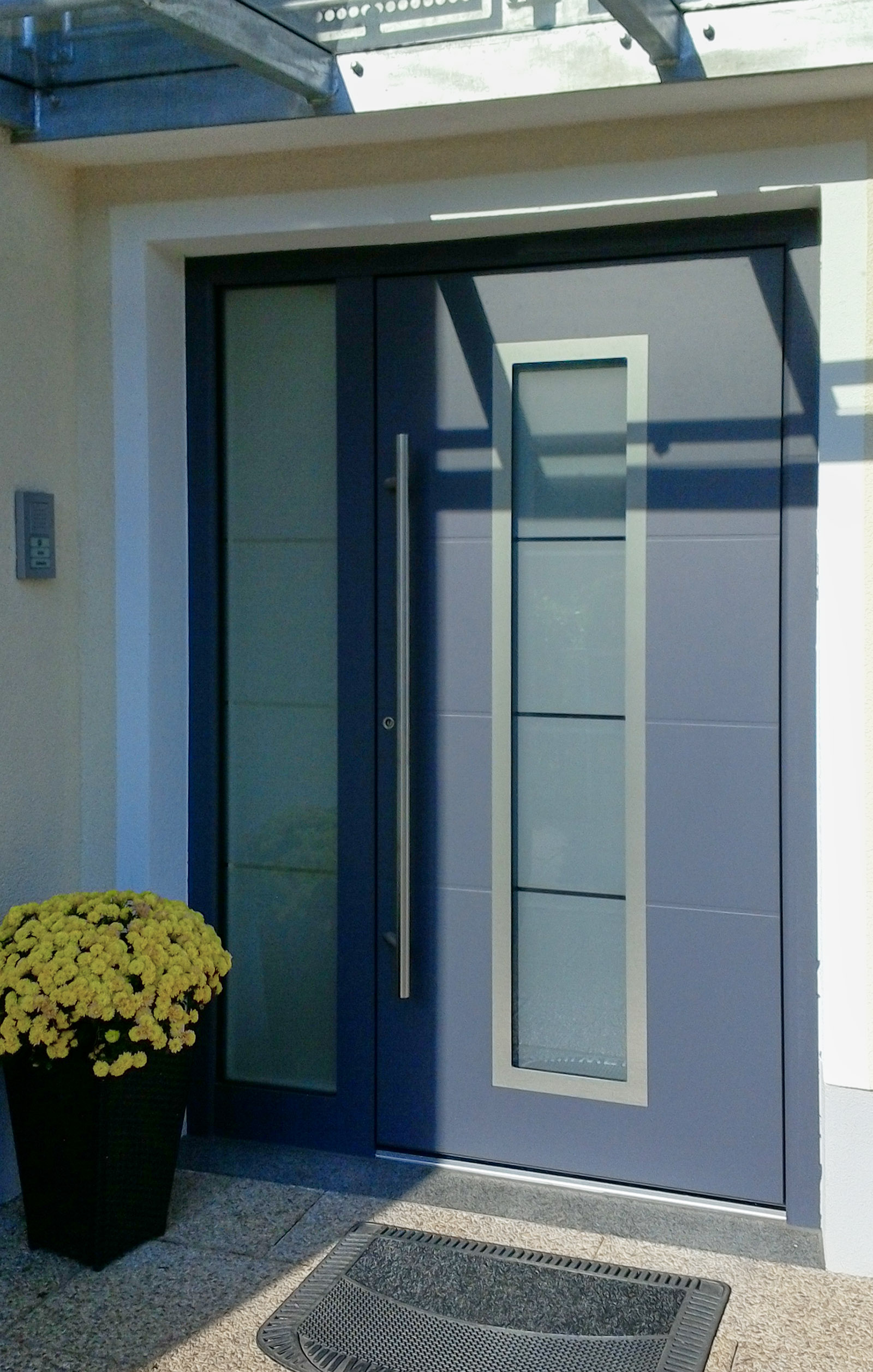 Aluminium-Haustüre Noblesse Coburg-1 AA, RAL 7015 Schiefergrau mit Seitenteil