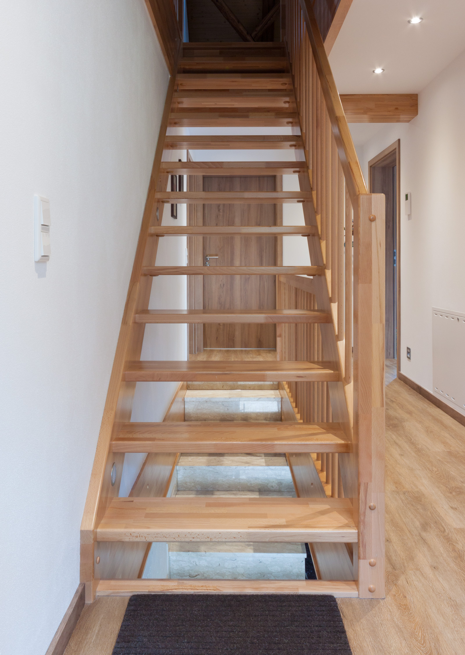 Treppe Buche Color keilgezinkt