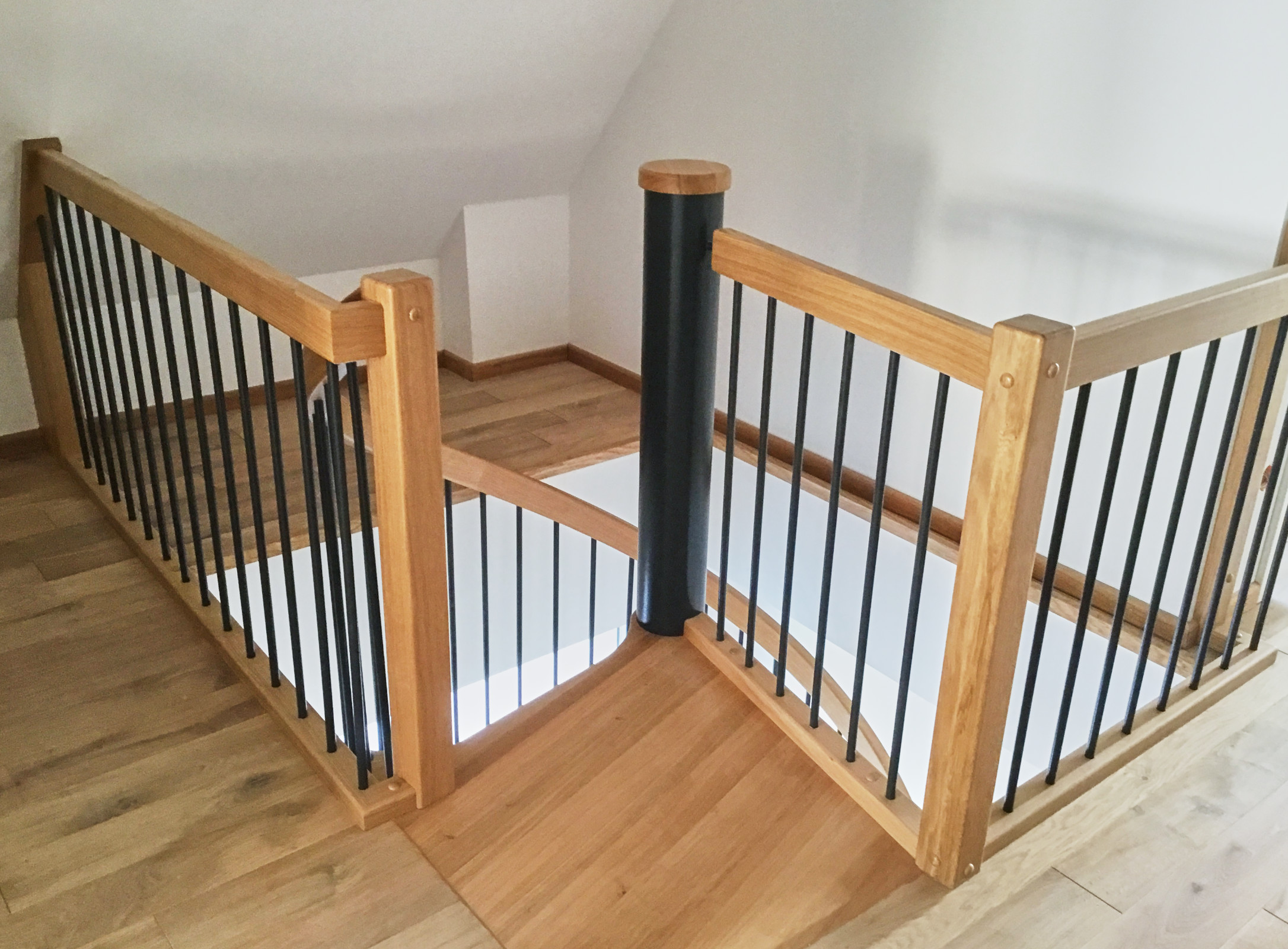 Spindeltreppe, Eiche lackiert, Anthrazit