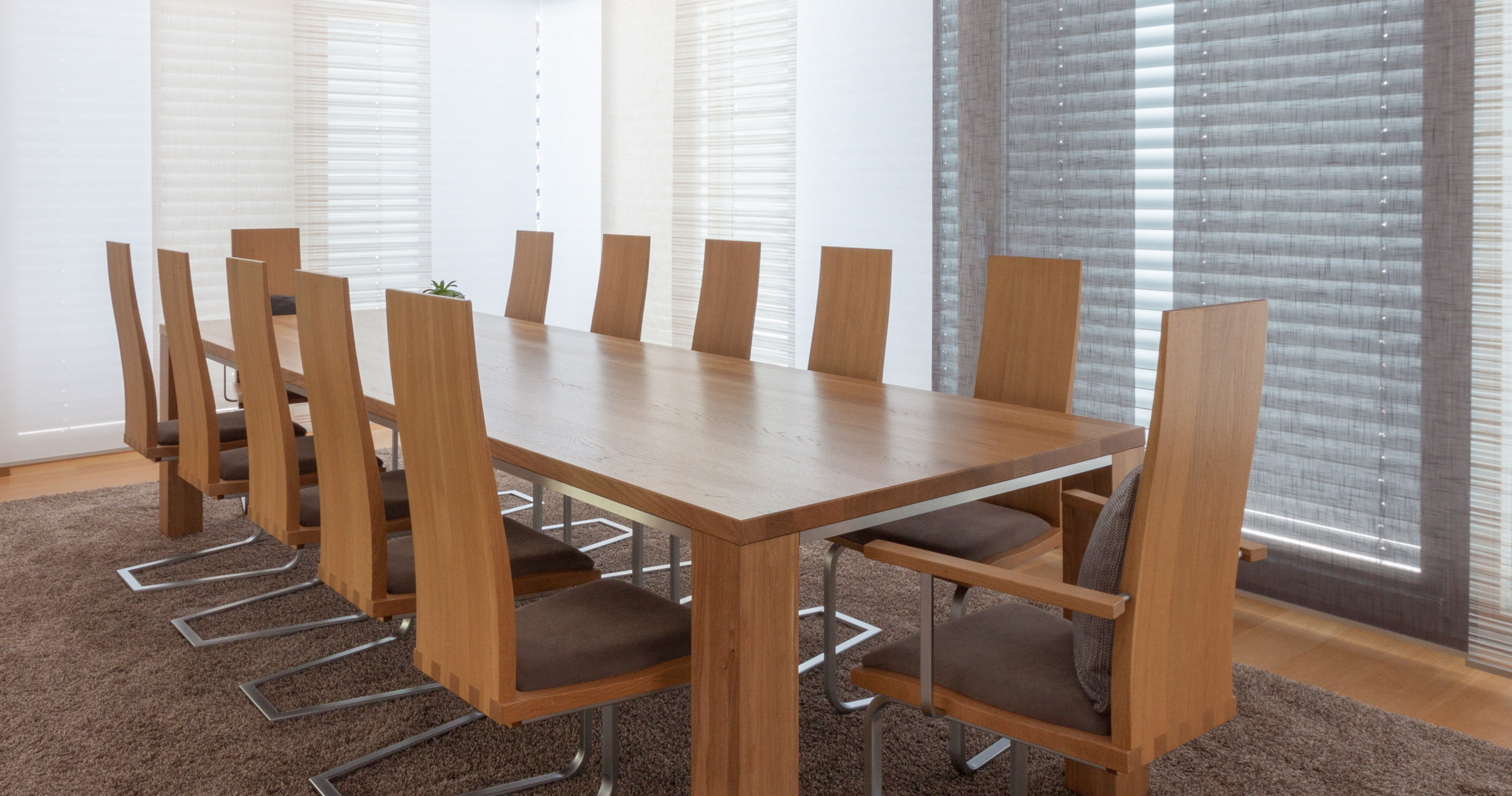 Esszimmertisch mit Stühlen Eiche massiv, Edelstahlunterbau