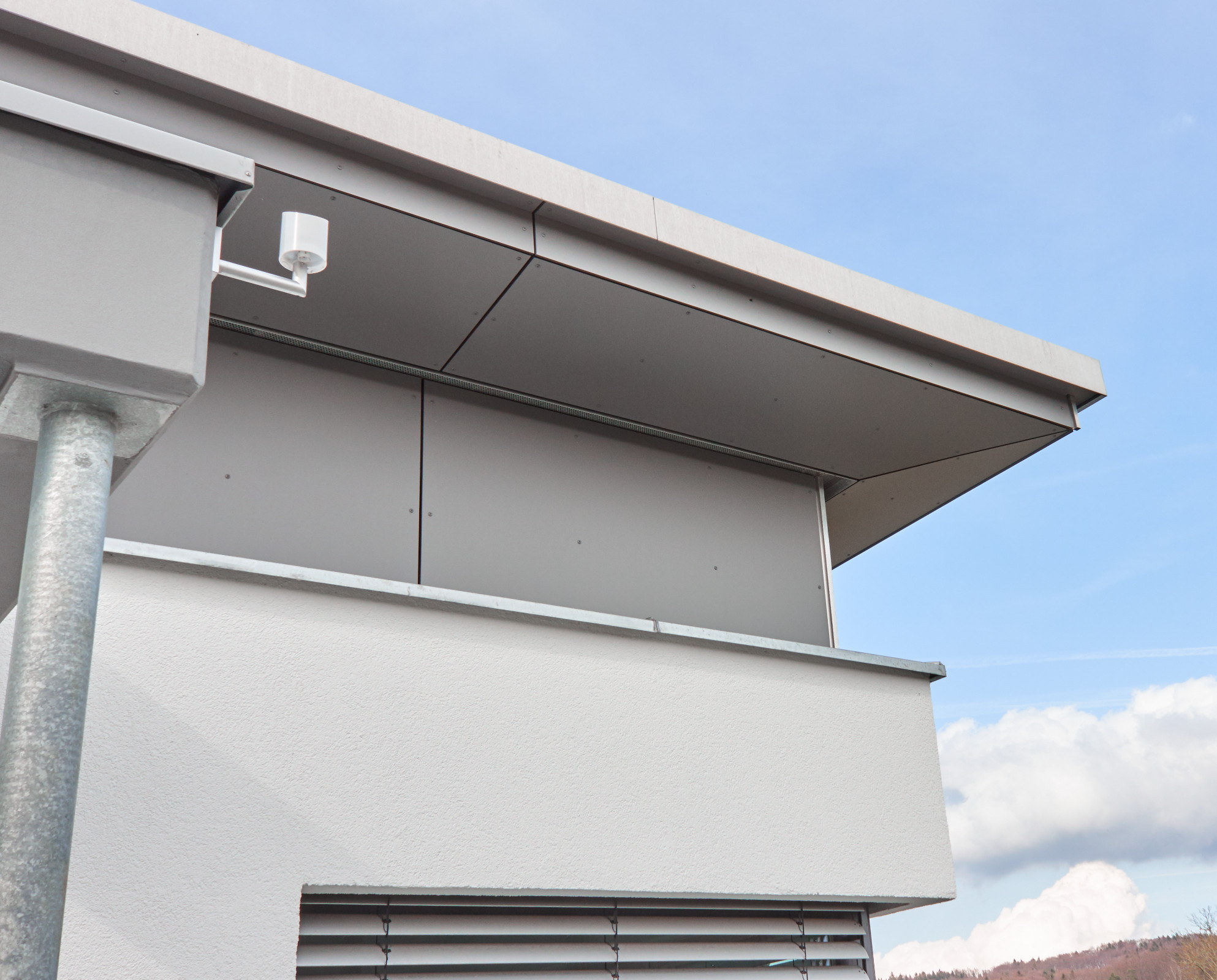 Pultdachverkleidung mit Fundermax Exterior 0075 grau