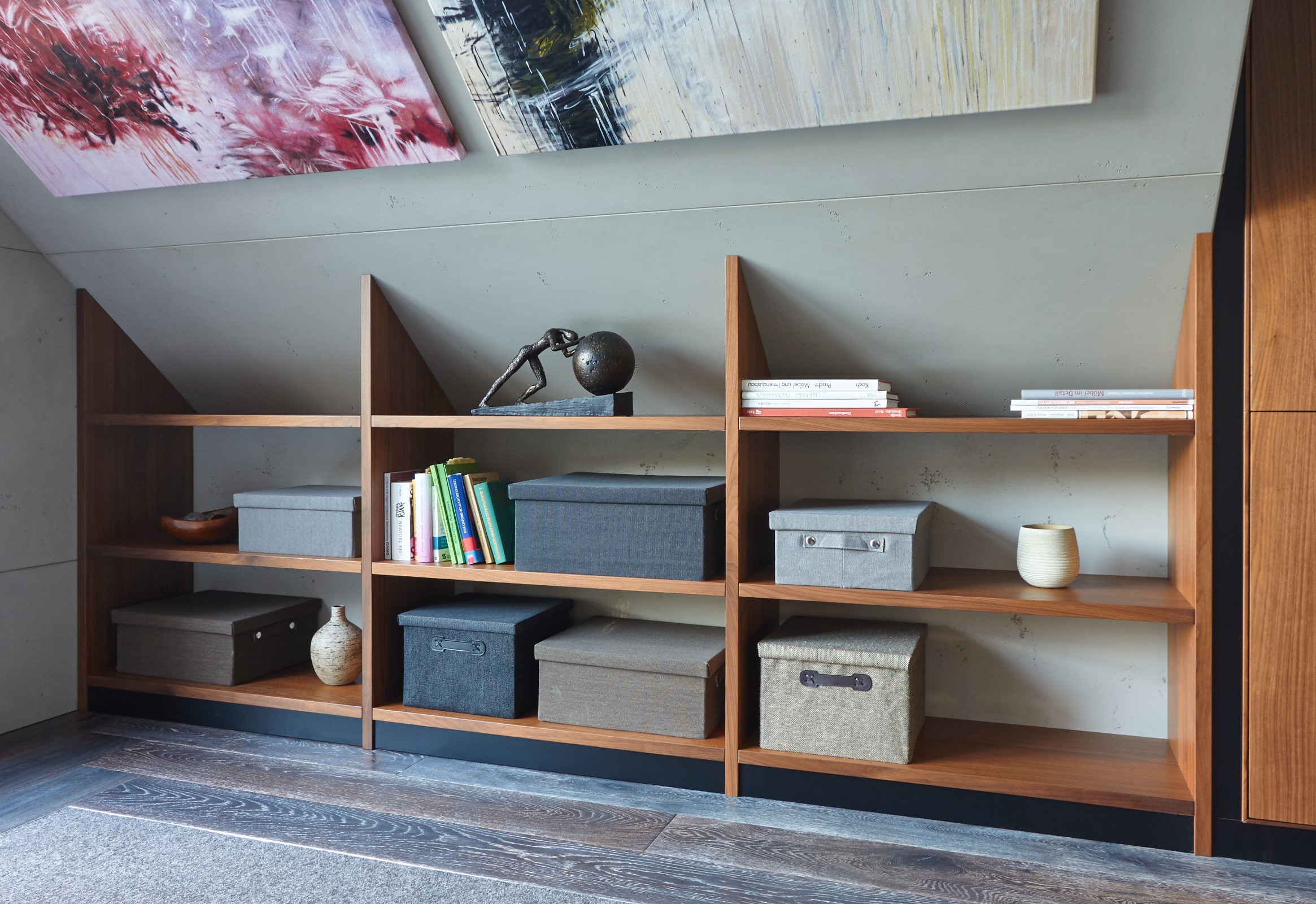 Dachschrägenregal amerikanischer Nussbaum furniert