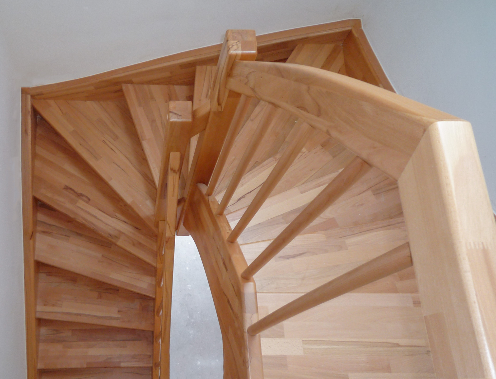 Treppe Buche Color keilgezinkt