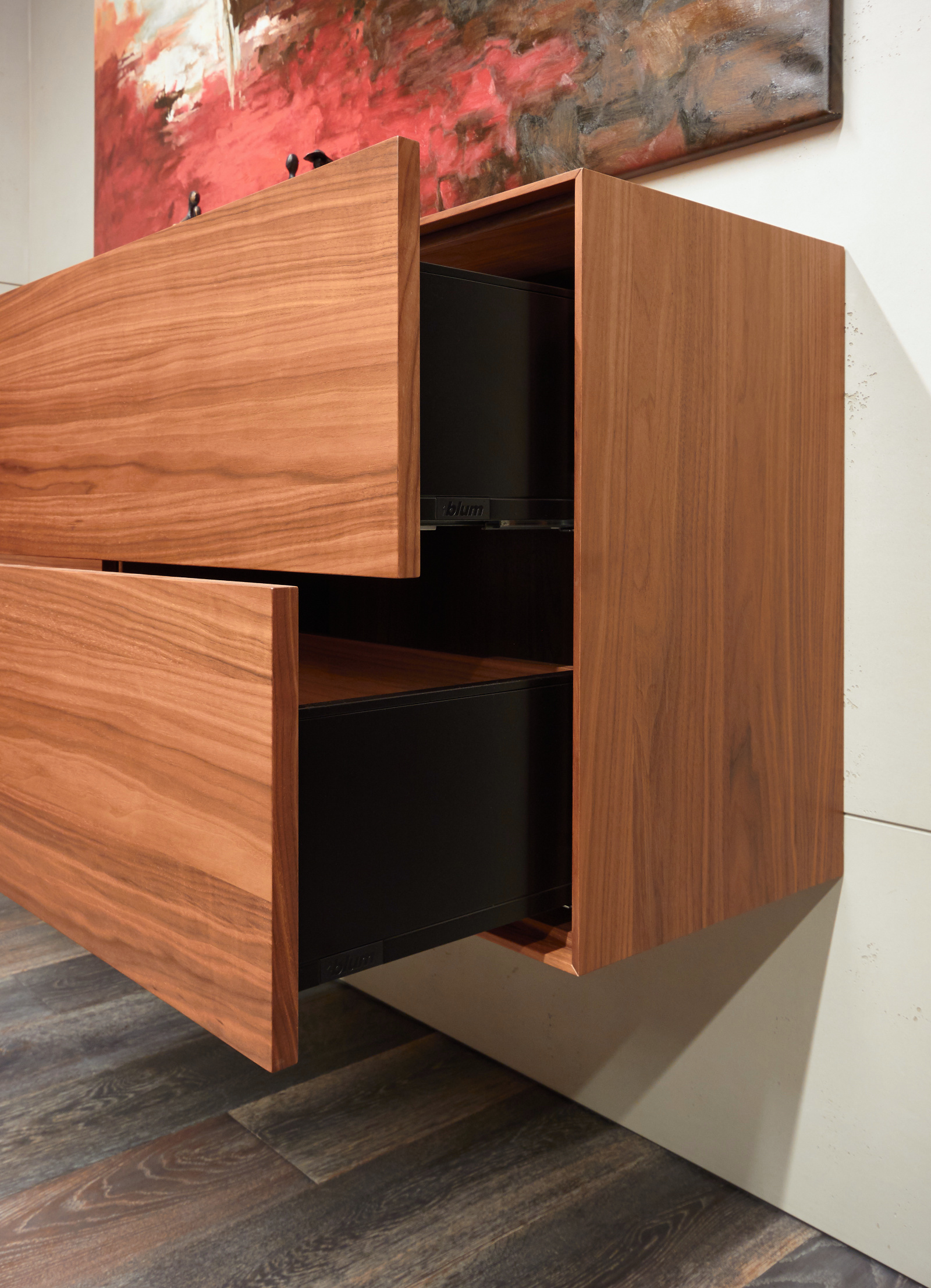 Schubkästen Legrabox Terraschwarz, Fronten amerikanischer Nussbaum furniert