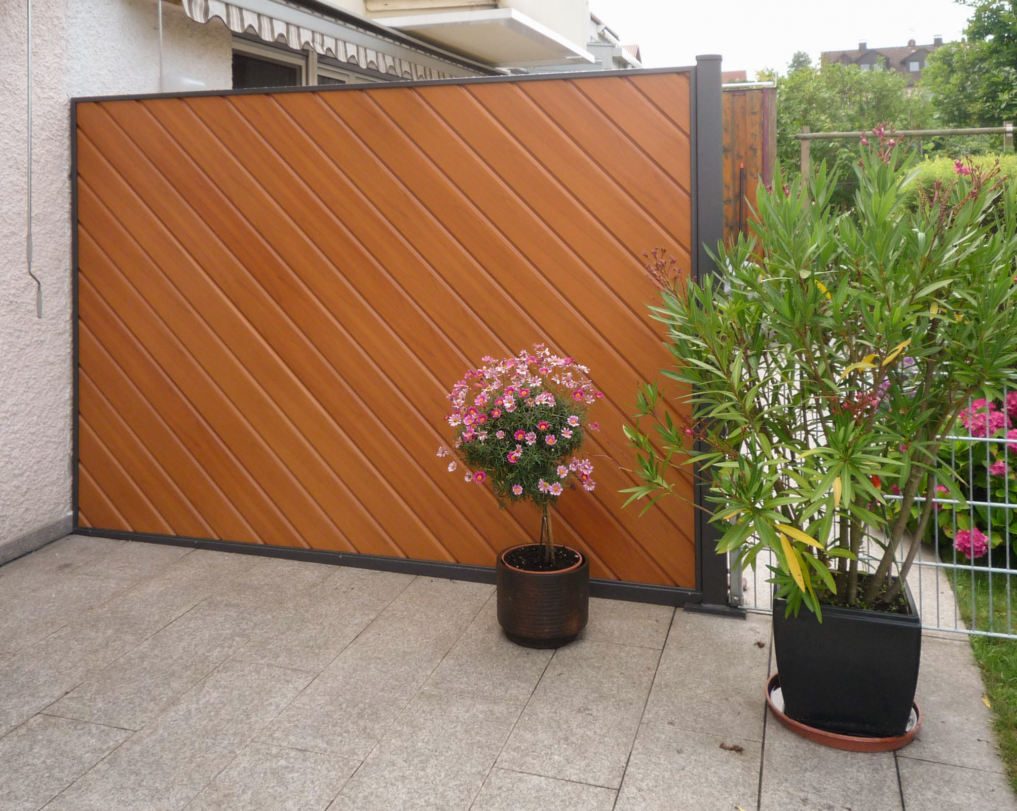 Wartungsfreier Aluminiumsichtschutz Turin 3, Holzdekor Altkiefer 812HWF